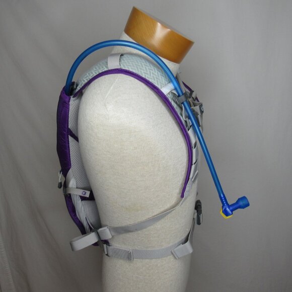 Camelbak Purple MAGIC Hydration Backpack 70oz 2 Liter Hiking Outdoor - Picture 9 of 9